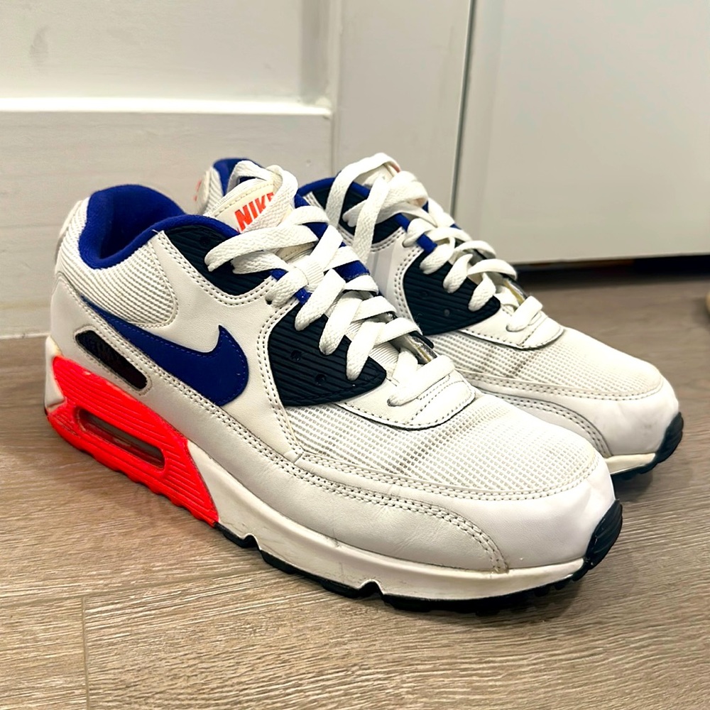 Nike Air Max 90 - size 10 great condition